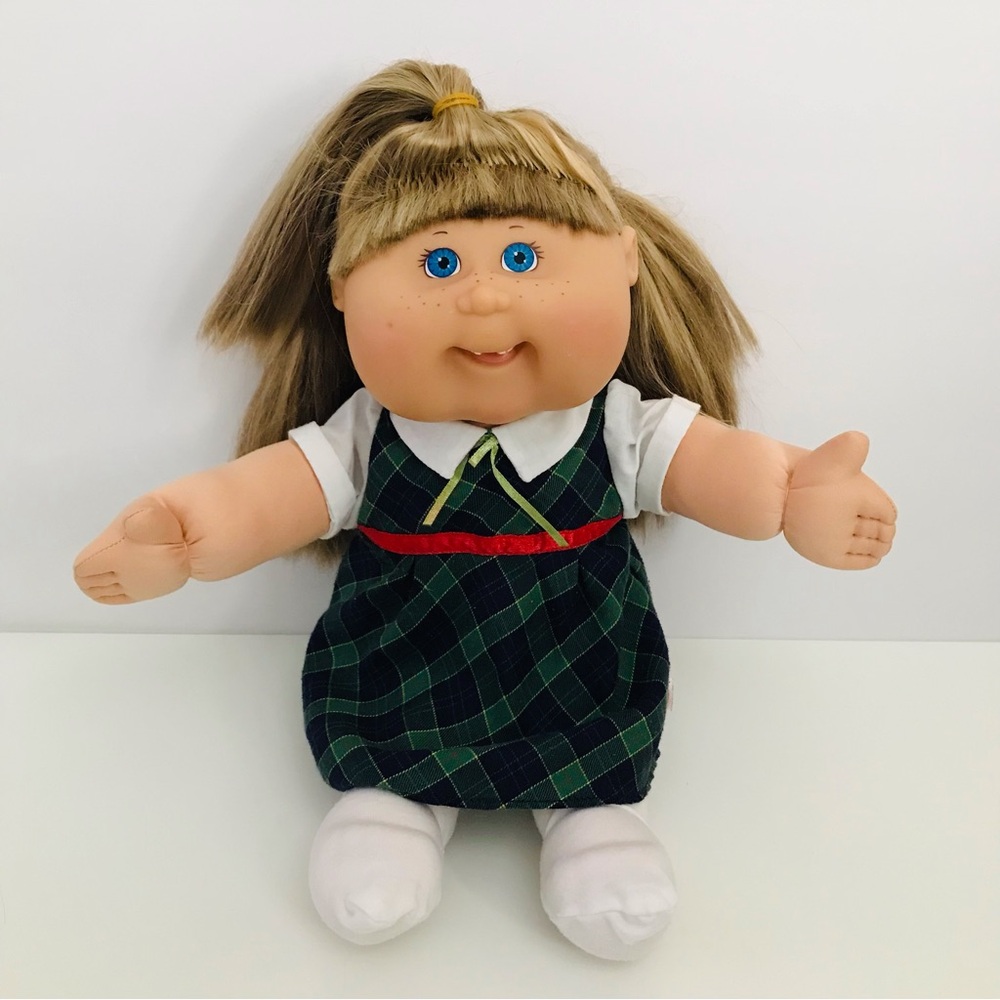 Limited  Edition Vintage Cabbage Patch Doll in School by Xavier Roberts 2004